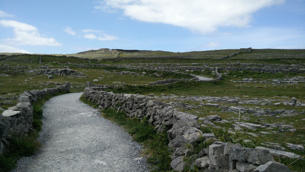 Chemin vers Dún Aonghasa